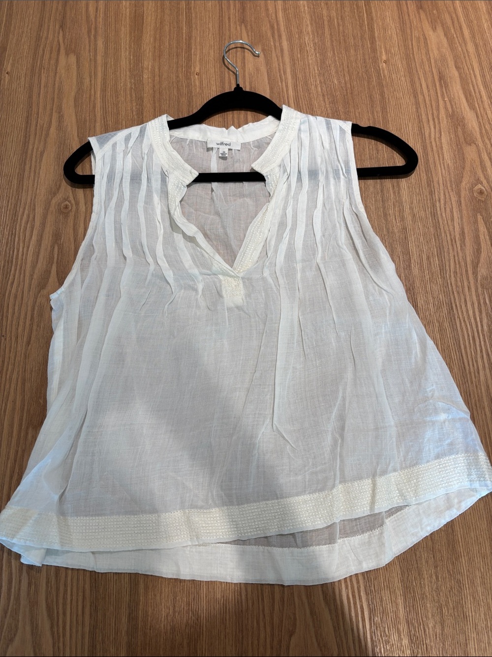 Wilfred White Sleeveless Pintuck V-Neck Camisole
